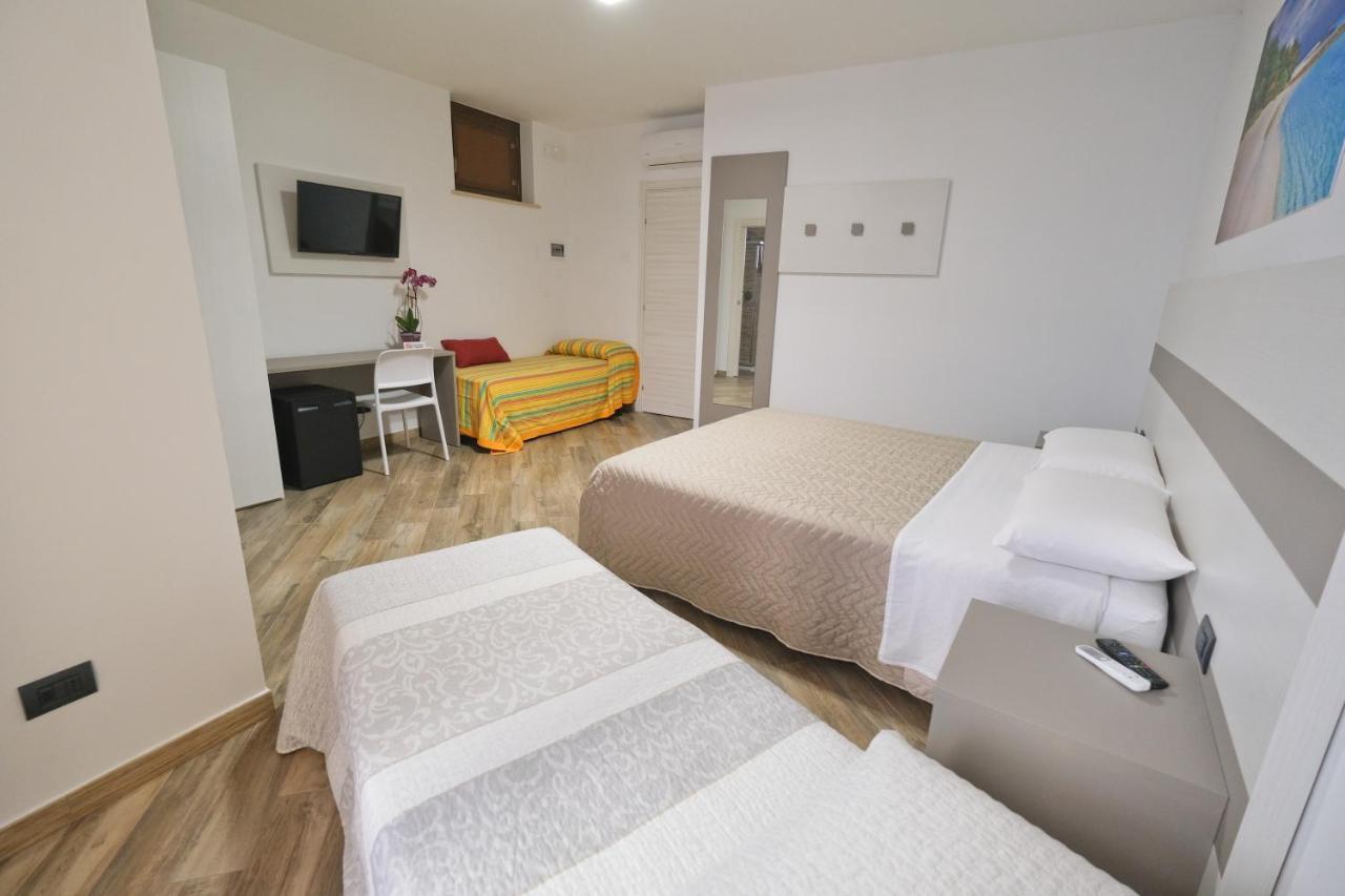 Il Porto Affittacamere B&B Бриндизи Екстериор снимка