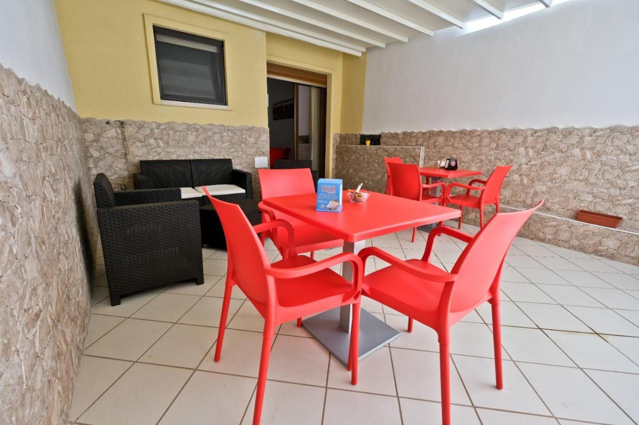 Il Porto Affittacamere B&B Бриндизи Екстериор снимка